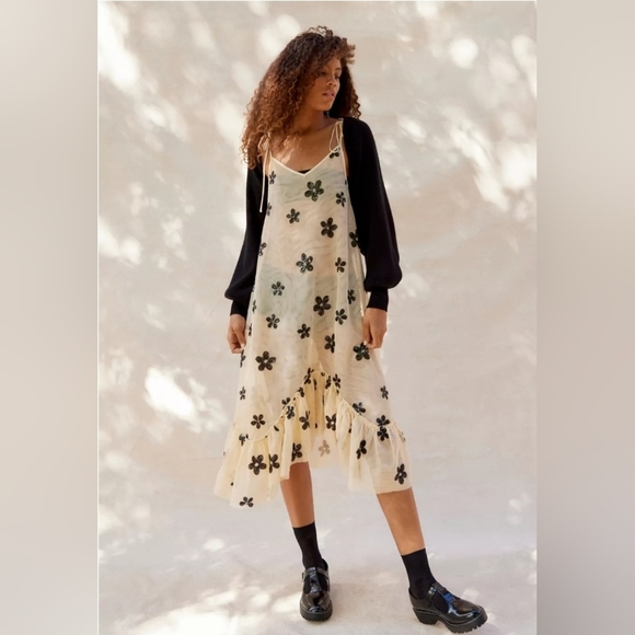 UO Everly Semi-Sheer Sequin Midi Dress - Picture 4 of 6